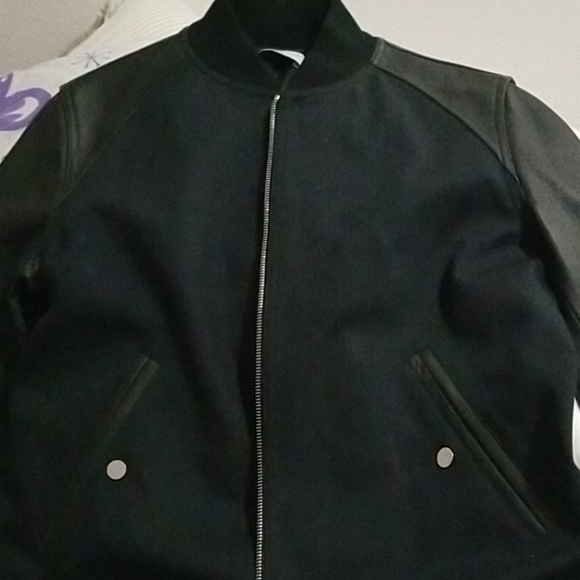 Almost New - Picture 3 of 3